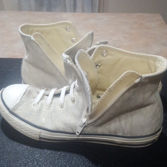 Girls Converse size 5 - Picture 6 of 7